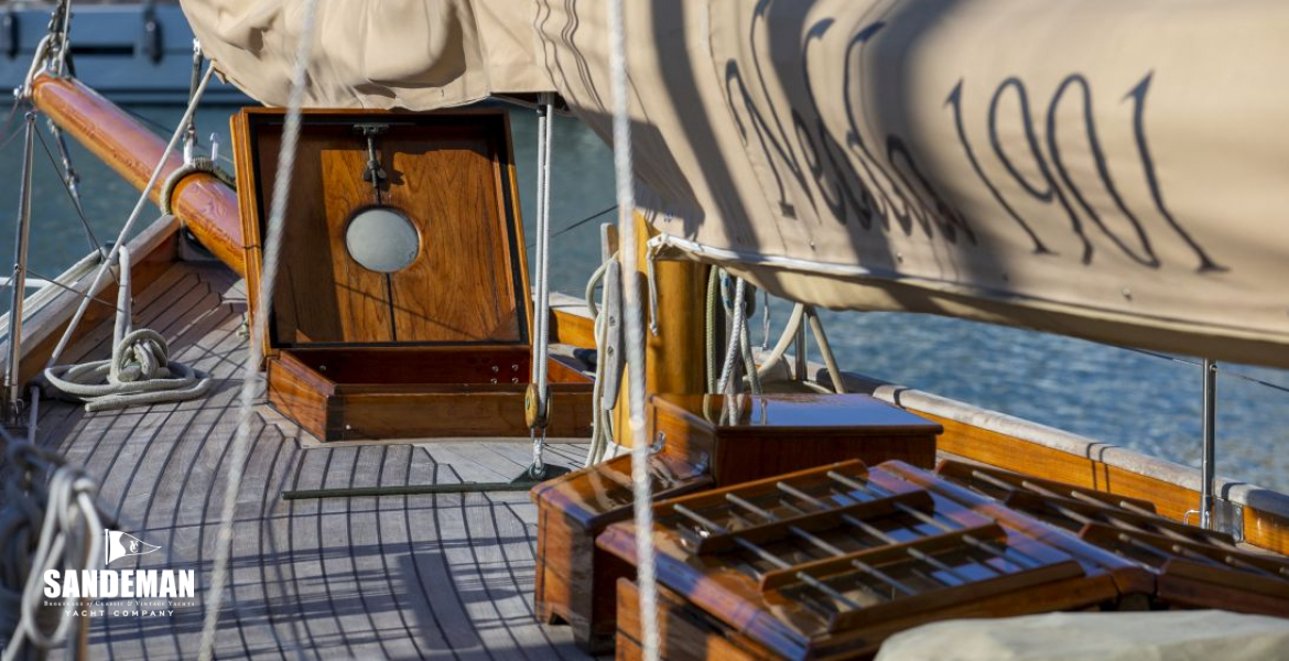 Port mid deck view fwd