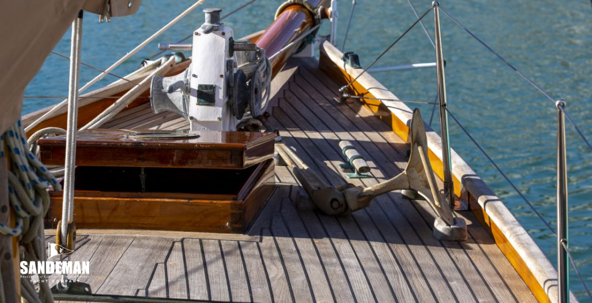 View fwd to foredeck