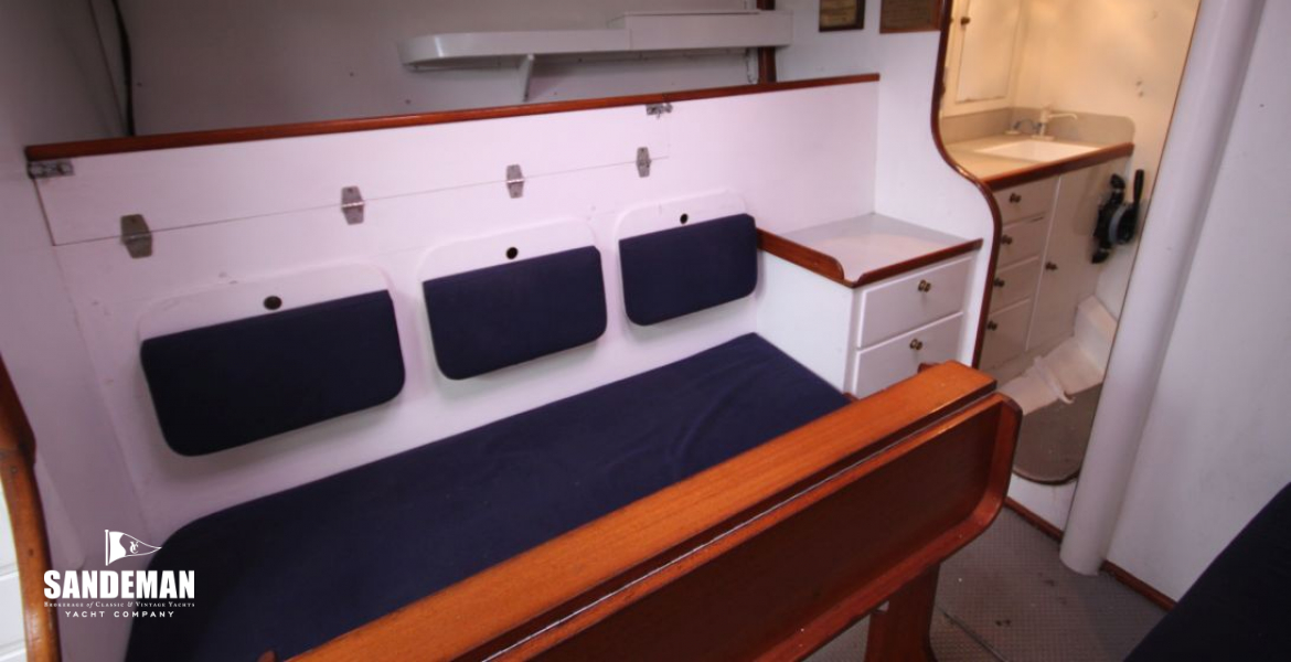 Saloon view fwd to port