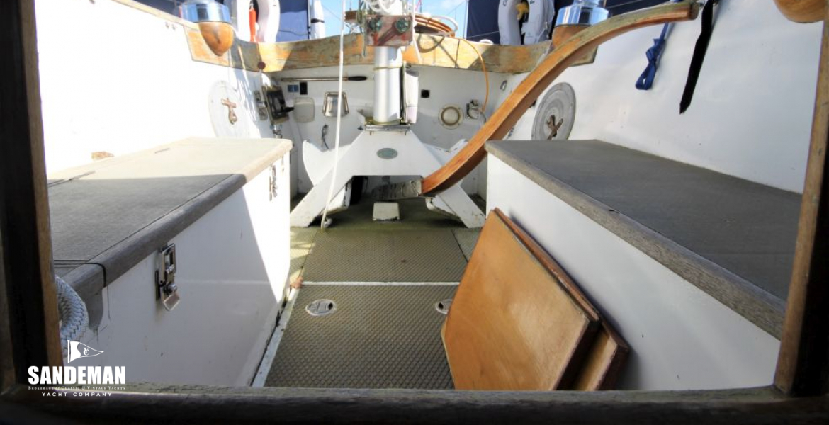 Cockpit - view aft from companionway