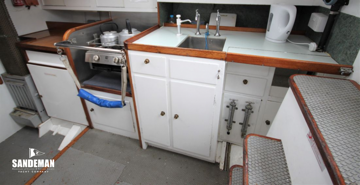 Galley to stbd
