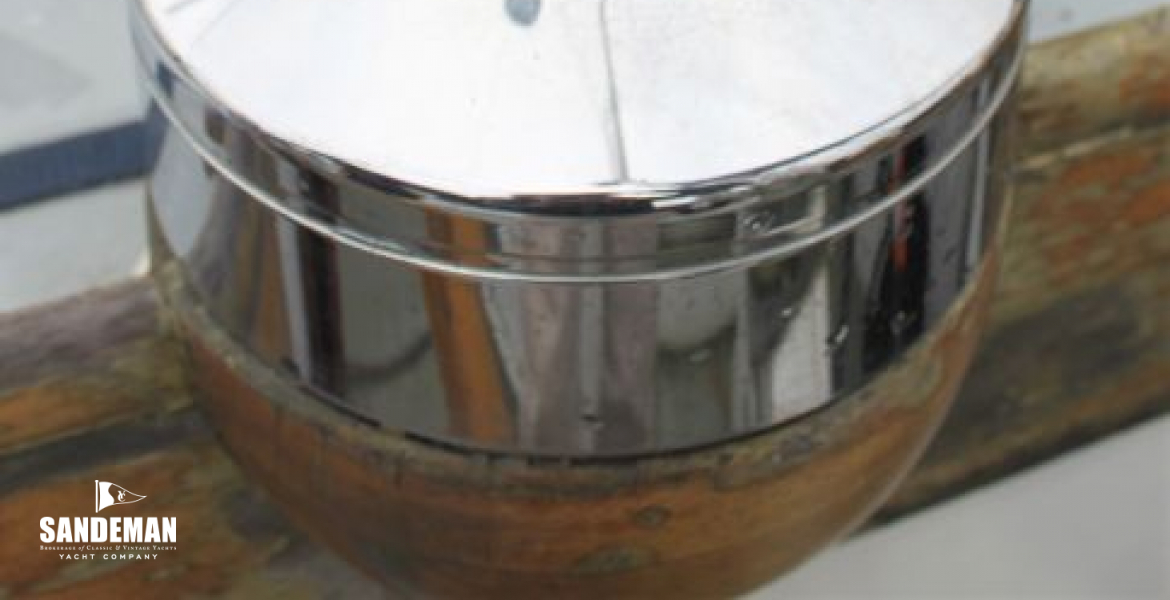 Lewmar self-tailing sheet winch