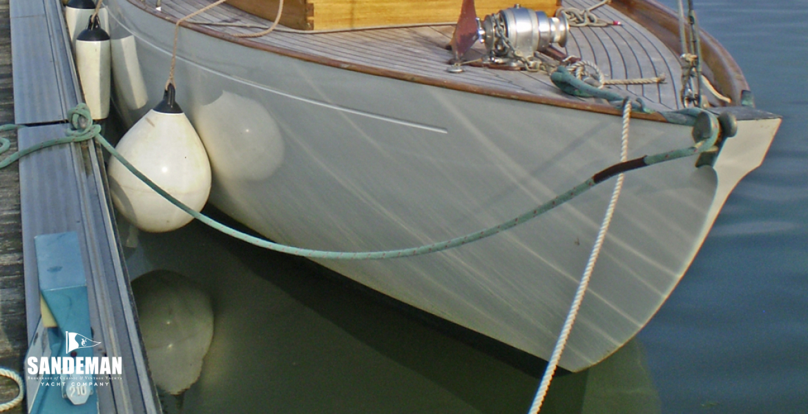 Stbd Bow alongside