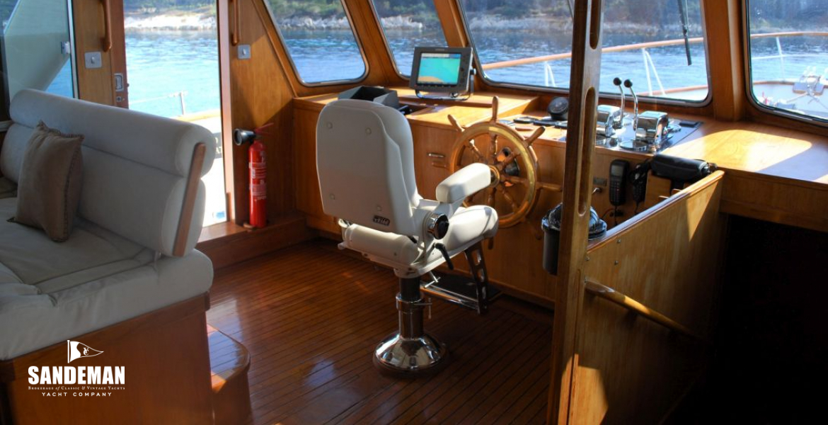 Wheelhouse view fwd to port