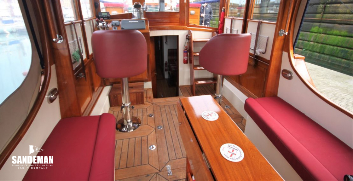 Cockpit view fwd to wheelhouse