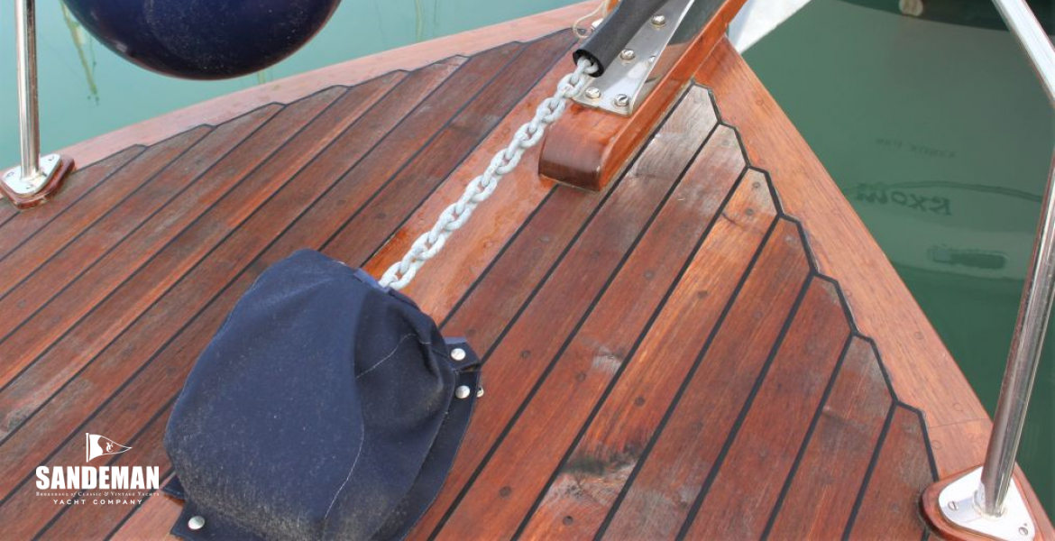 Foredeck and stemhead
