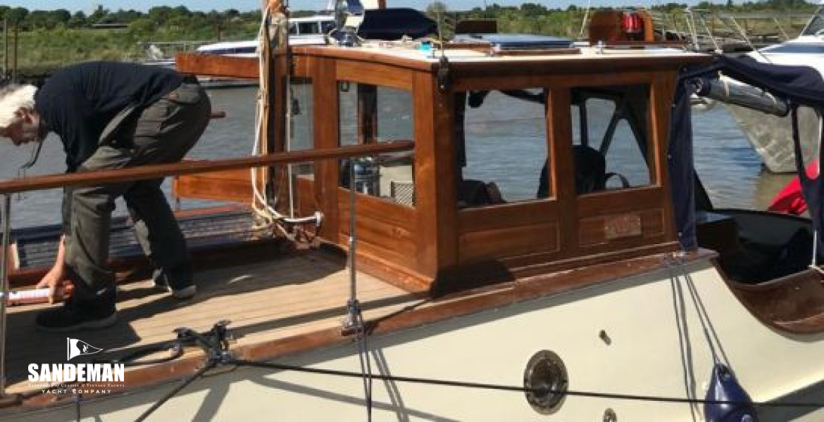 Mast and steadying sail