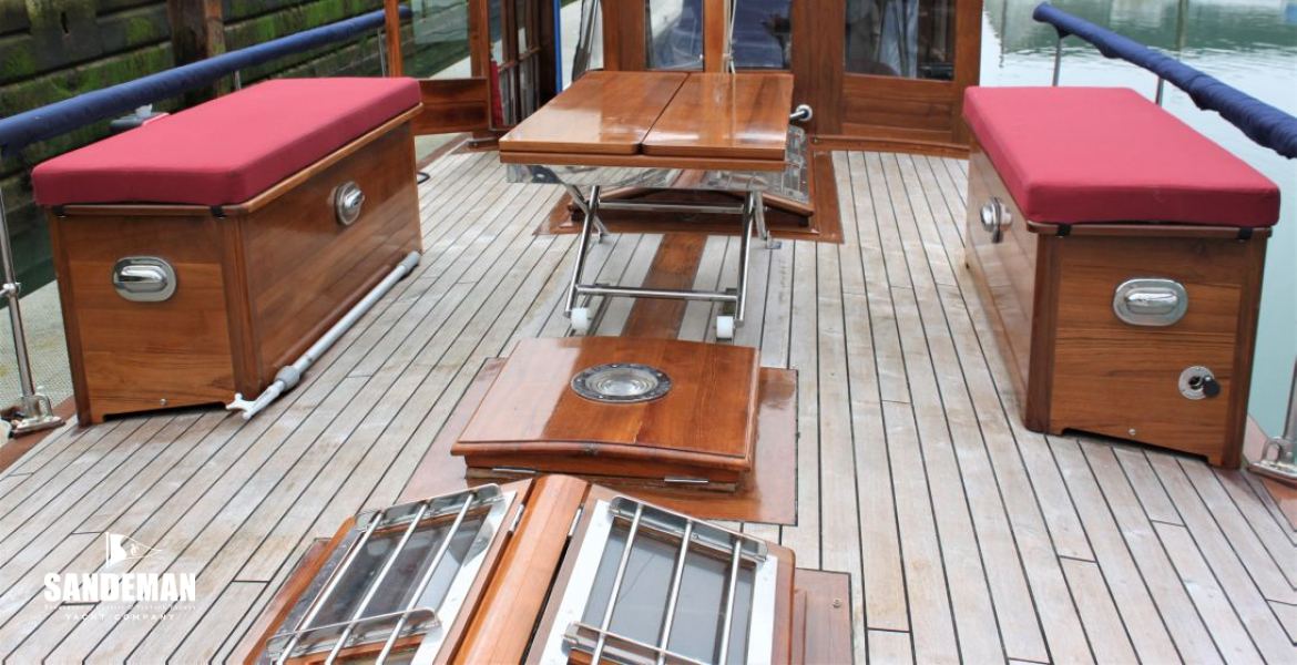 Fwd deck via aft