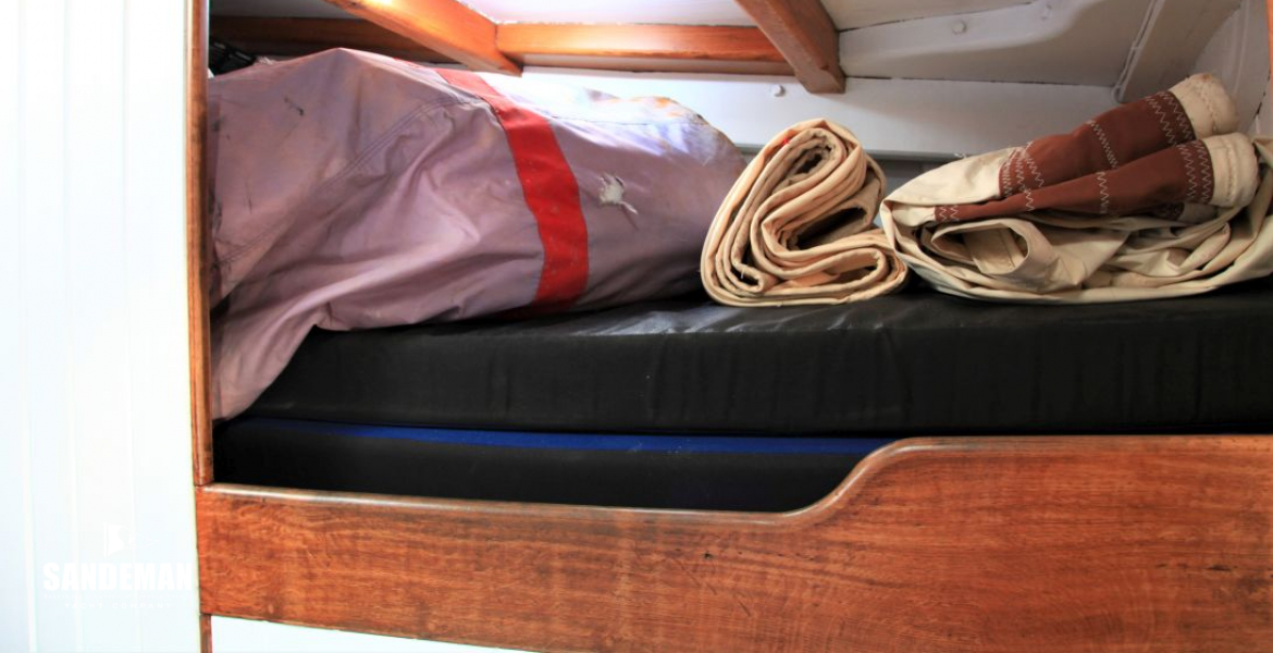 Fwd cabin stbd berth