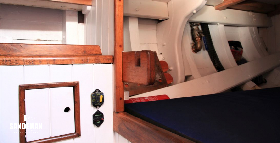Double aft quarter cabin