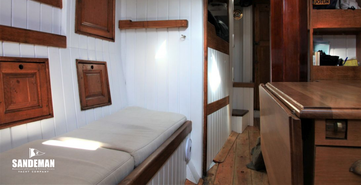 Saloon to port view fwd