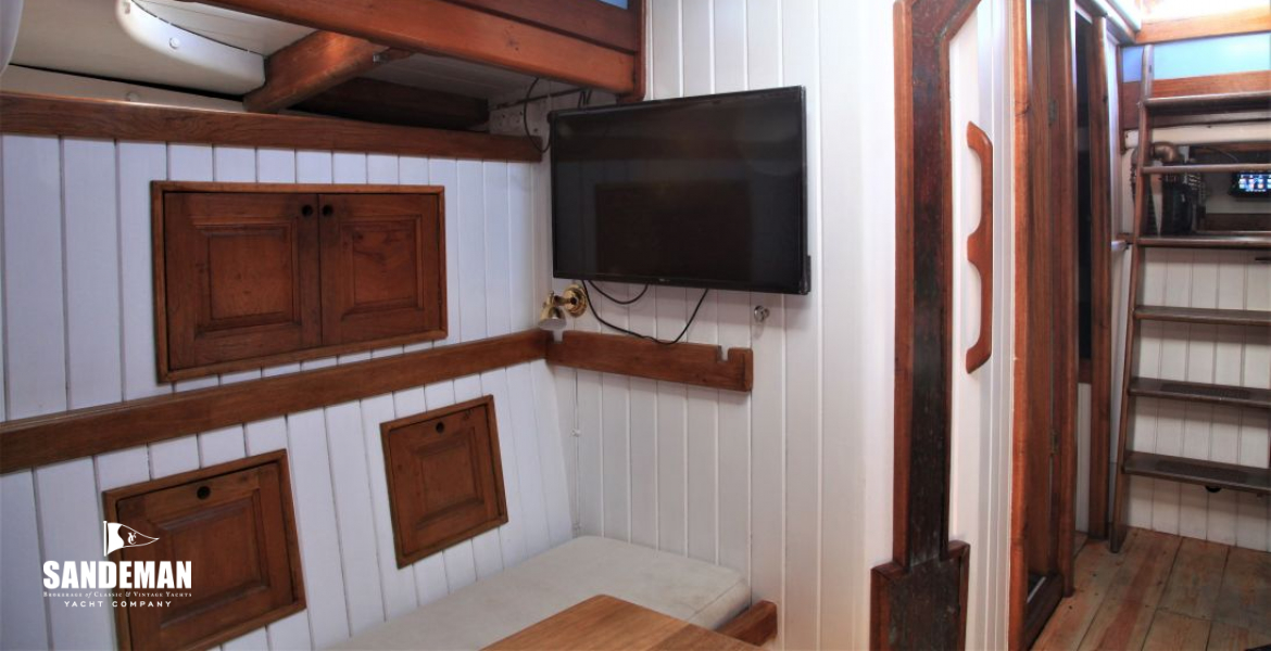 Saloon view aft to stbd