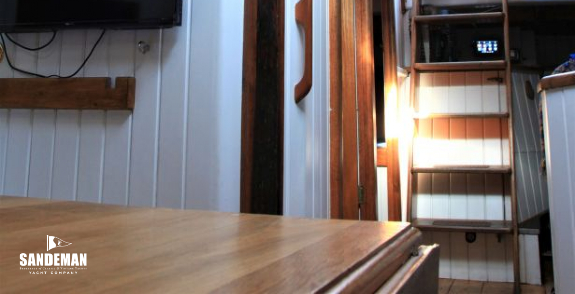 Saloon view aft to lobby