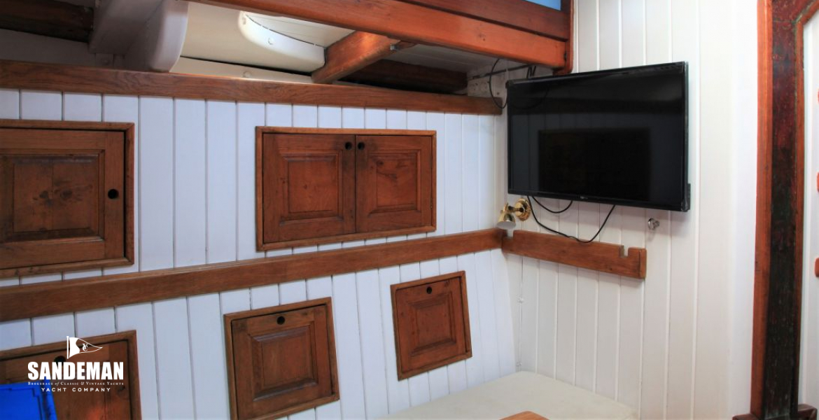Saloon view aft to stbd