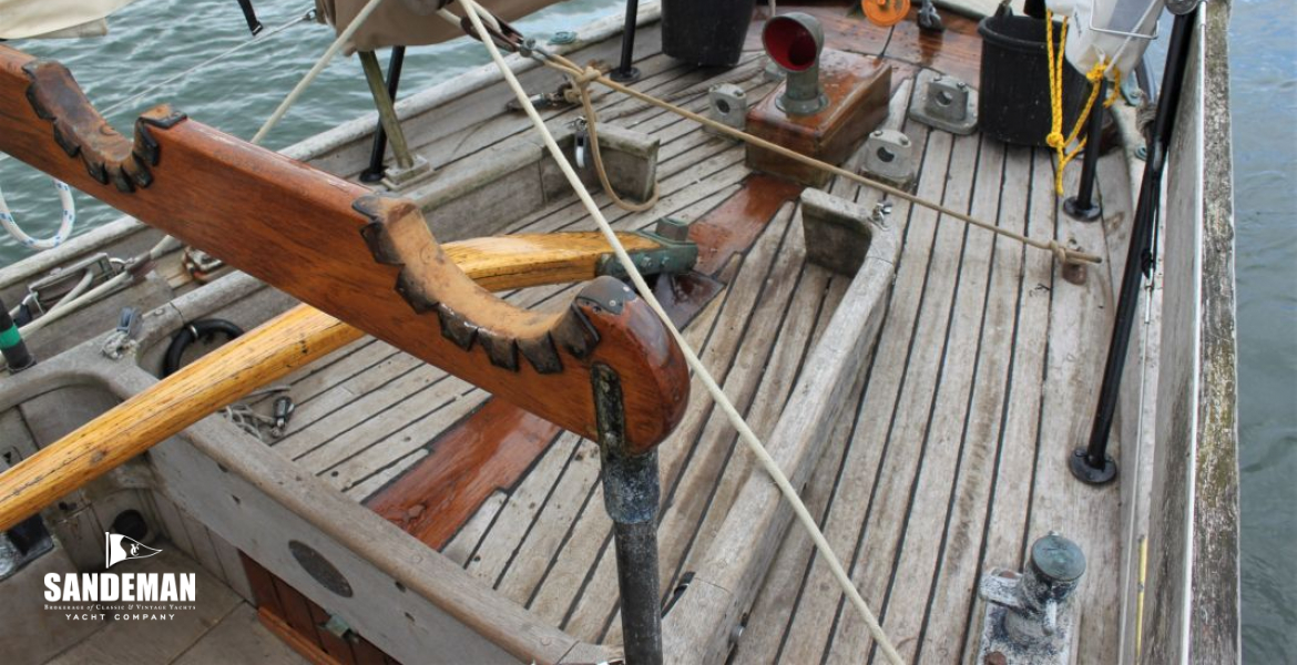 Boom gallows and aft deck