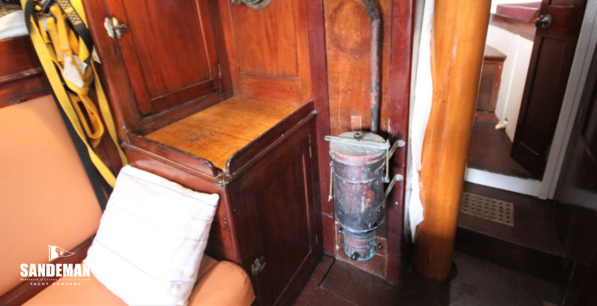 Saloon details to port