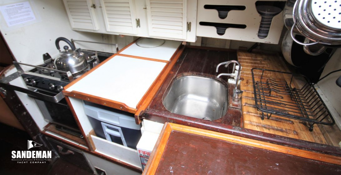Galley to stbd