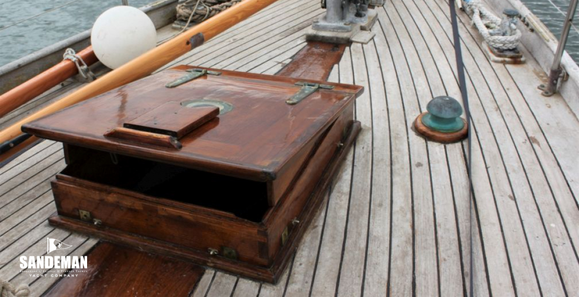 Foredeck view fwd to port