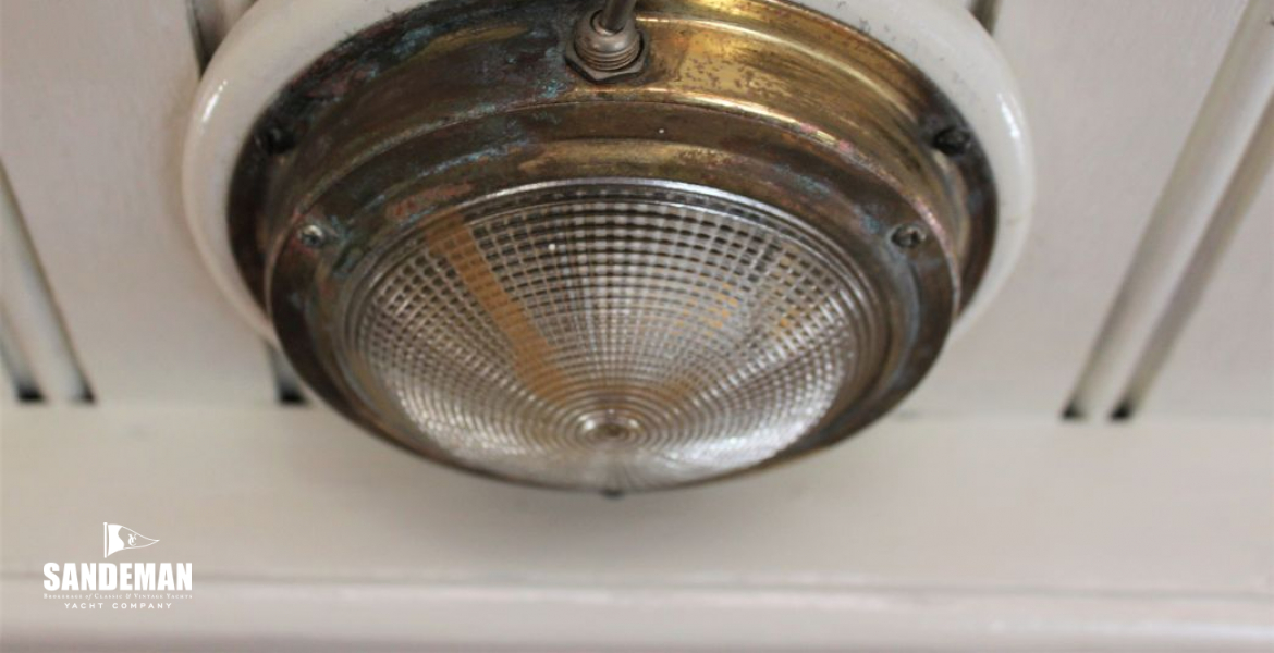 Deckhead light