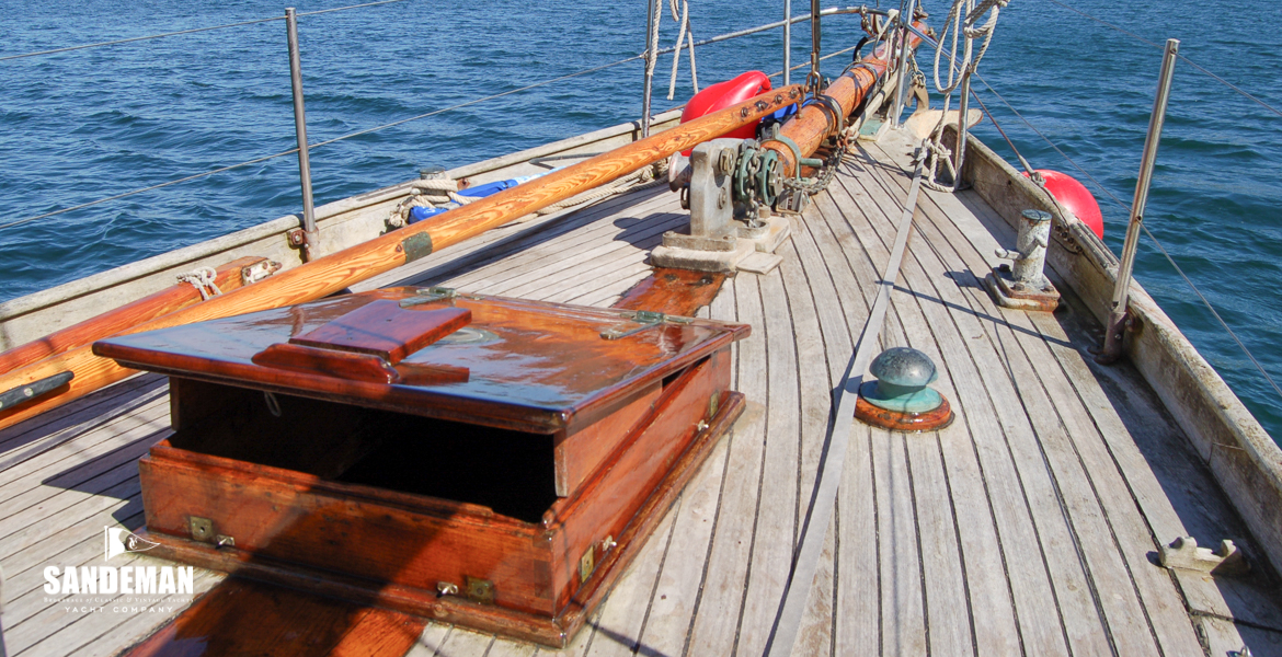 Foredeck view forward to port