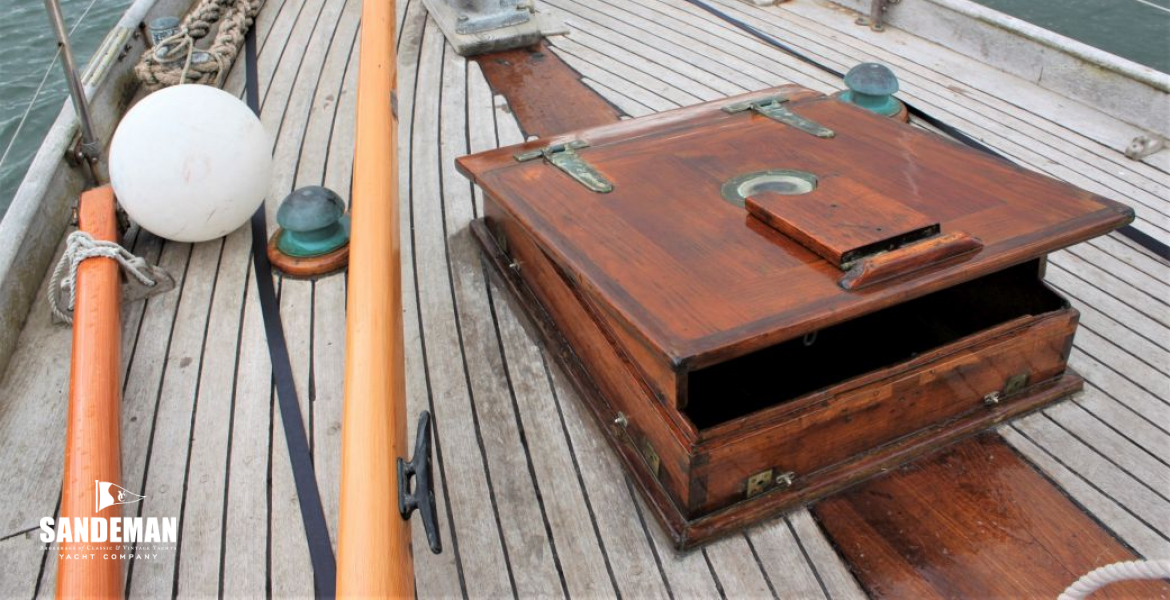 Foredeck view fwd to stbd