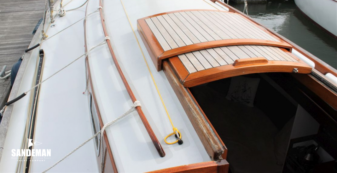 View fwd over trunk cabin