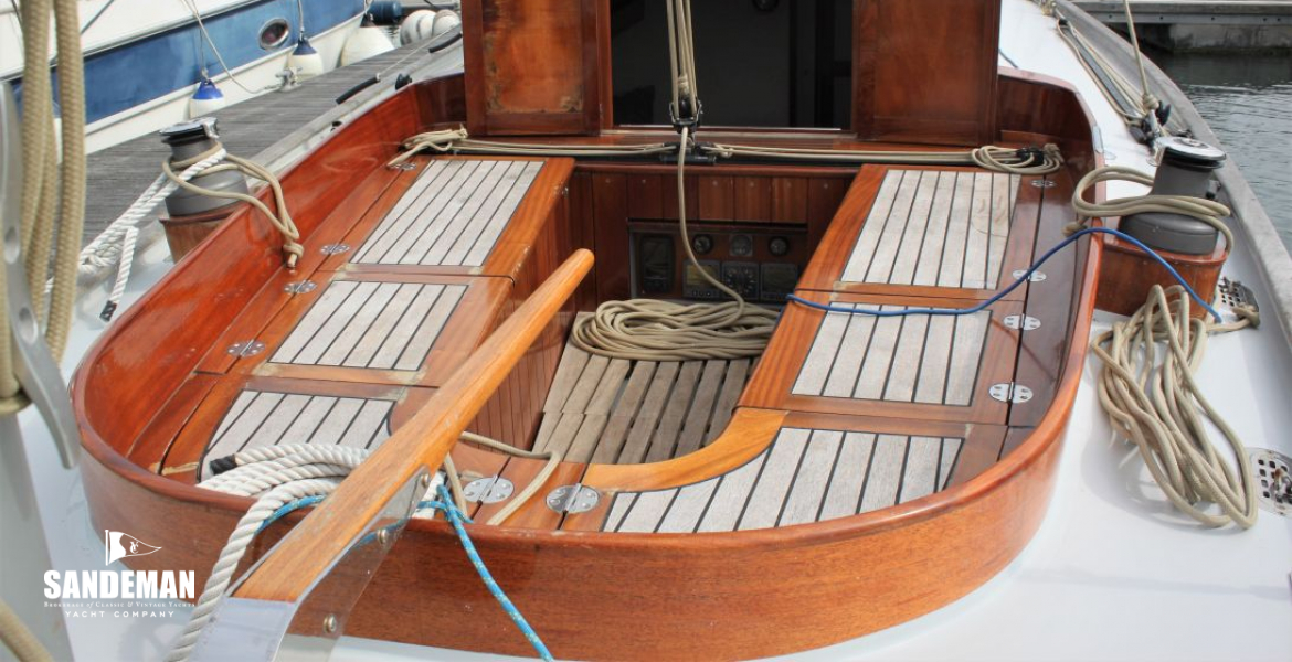 Cockpit view fwd