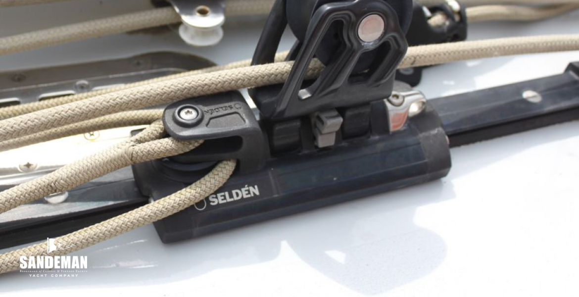 Headsail car