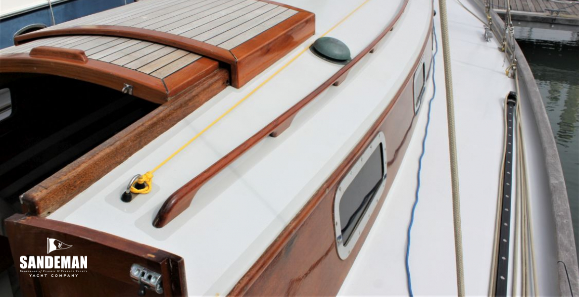 View fwd over trunk cabin