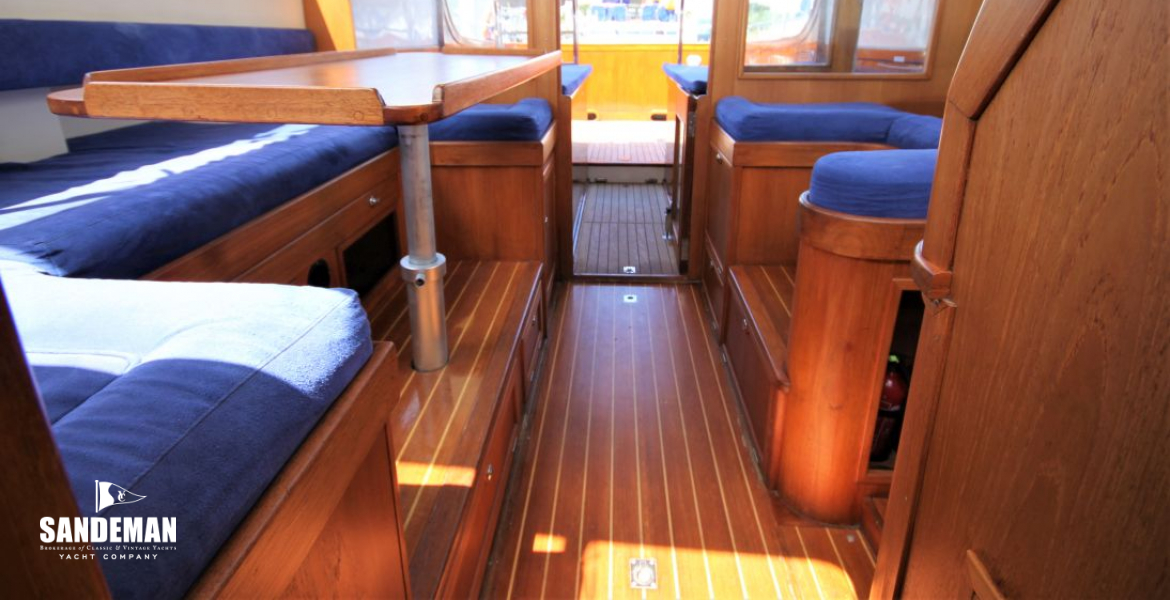 Saloon view aft