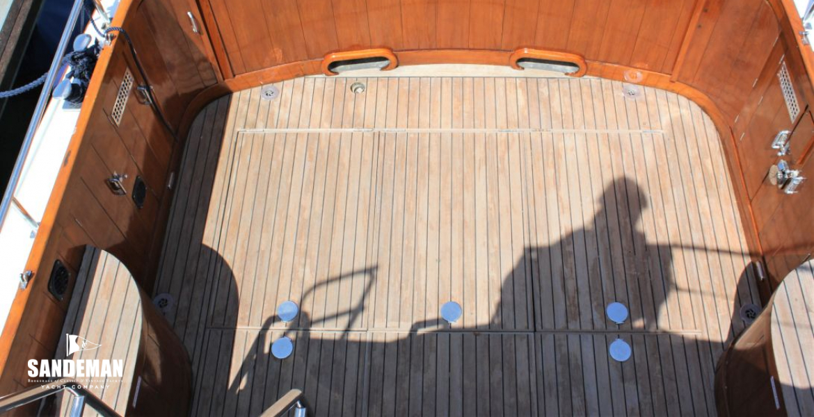 View to aft deck from flybridge