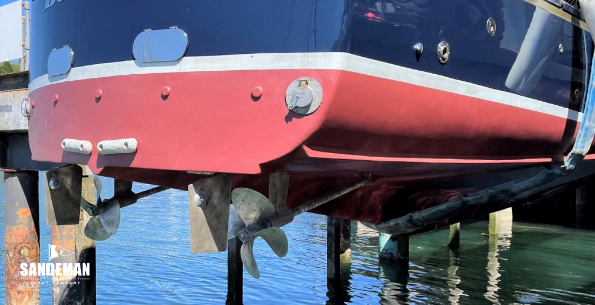 Stern gear