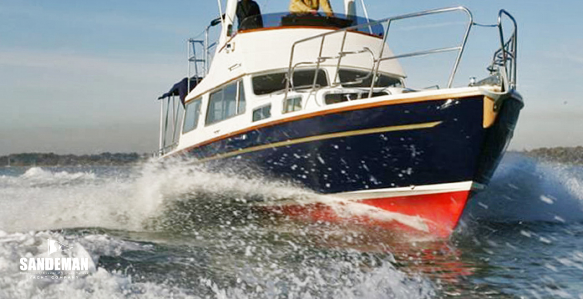 Stbd bow at speed