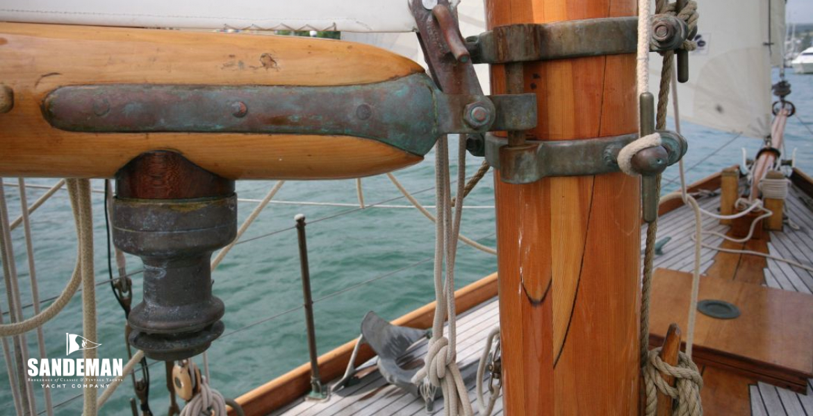 Gooseneck details