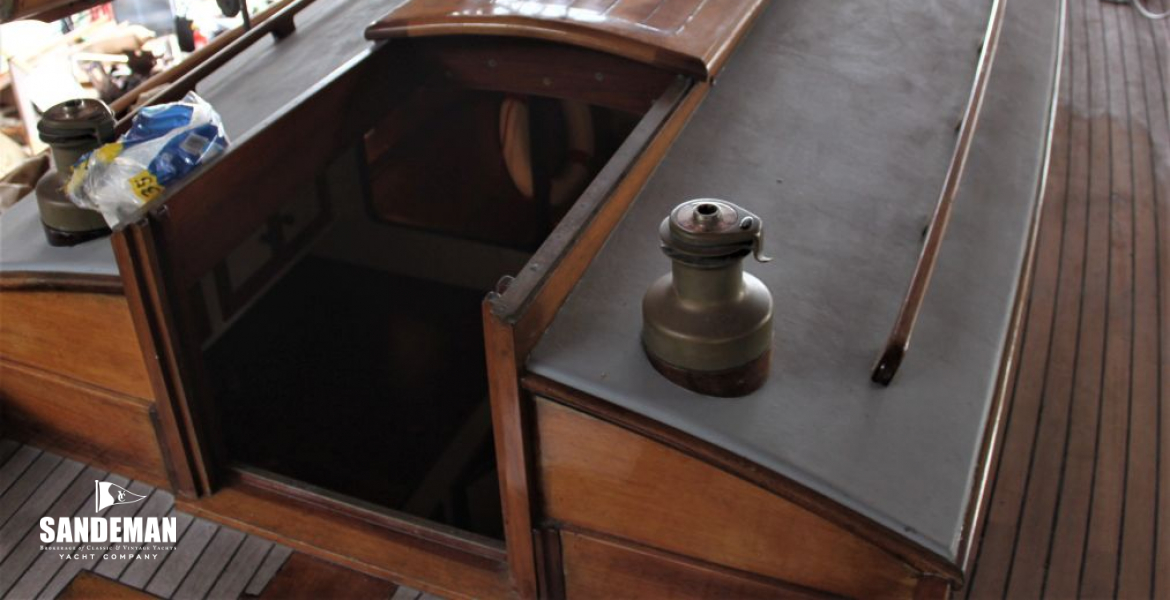 View fwd over trunk cabin