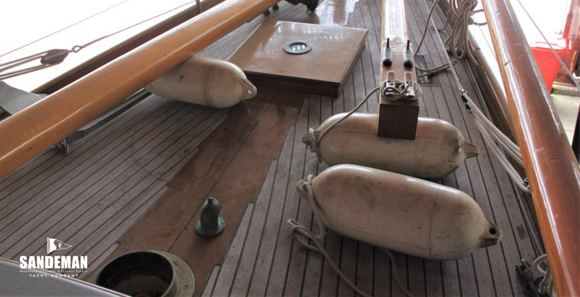 View fwd to foredeck