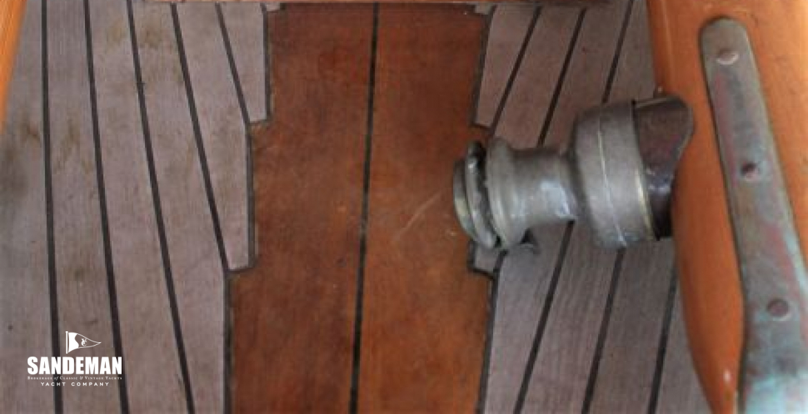 Foredeck view aft