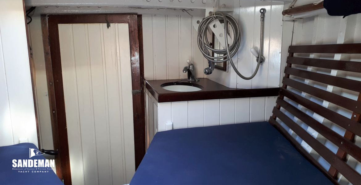 Forecabin view aft to port