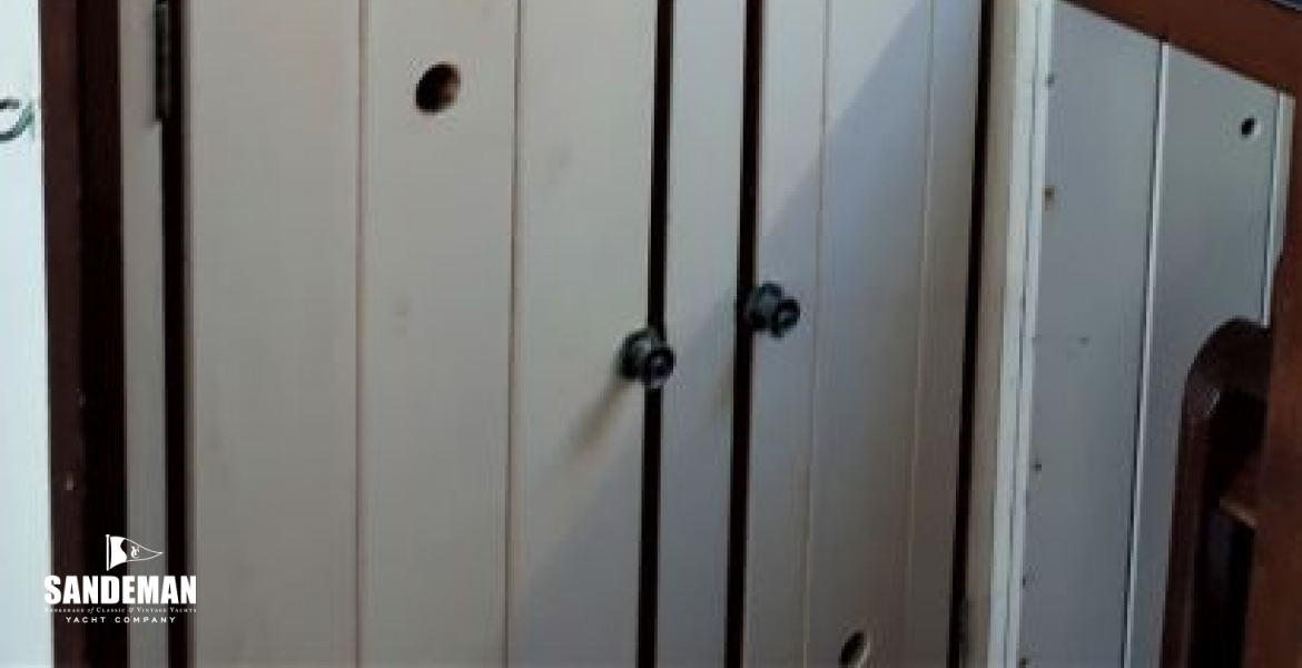 FORECABIN WASH BASIN SHOWER TO PORT