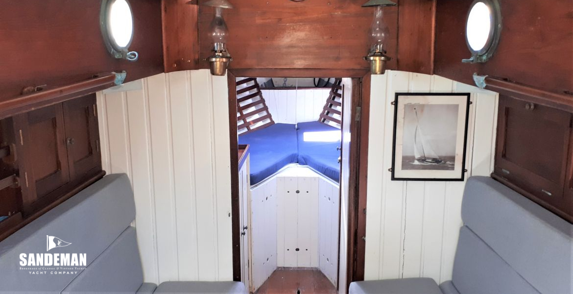 Saloon view fwd to fore cabin