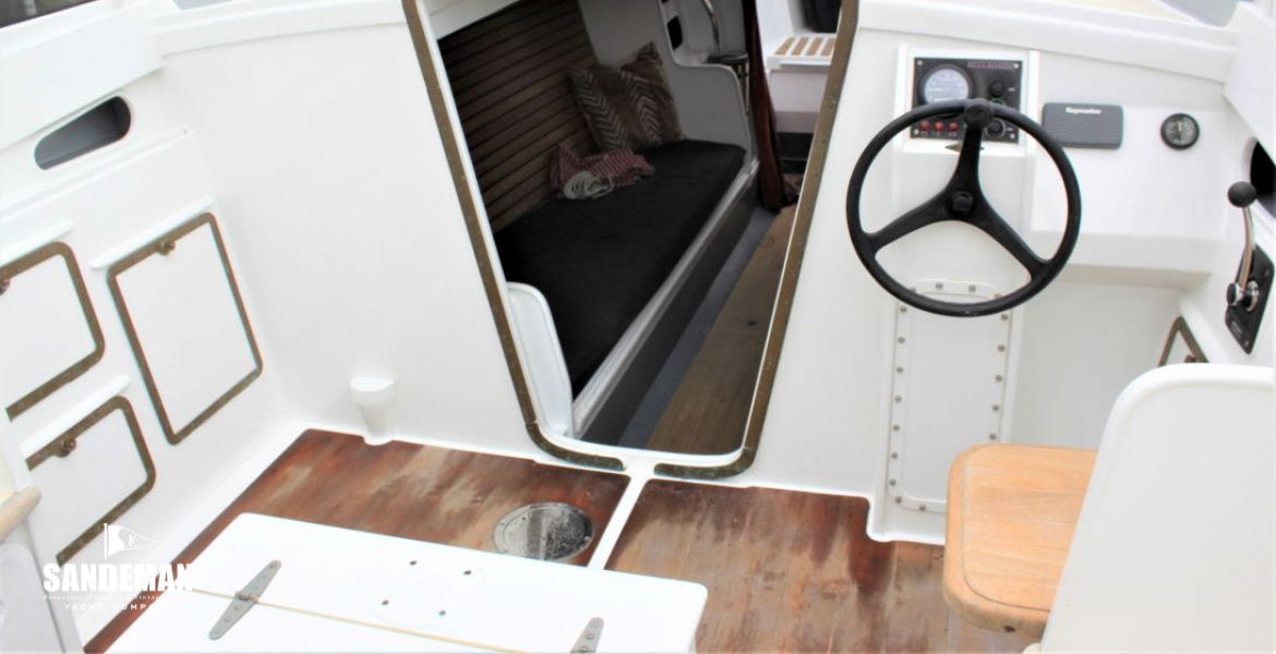 Fwd cockpit, companionway and helm