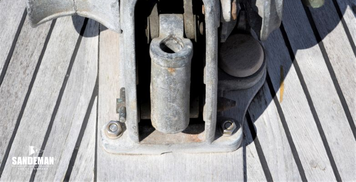 Simpson-Lawrence anchor windlass