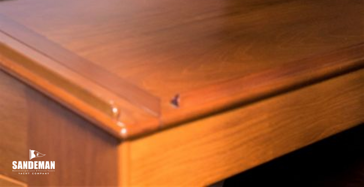 Chart table to starboard