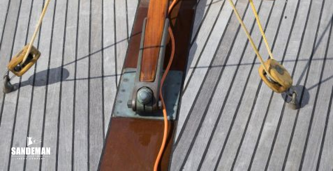 Aft deck and cockpit view fwd