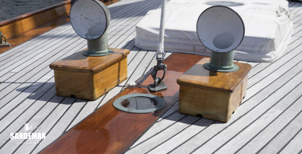 Foredeck details view aft