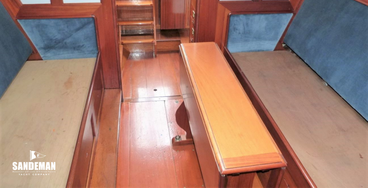 Saloon view aft
