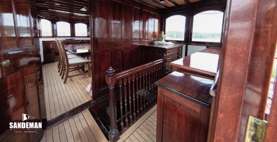 Fwd deckhouse view fwd
