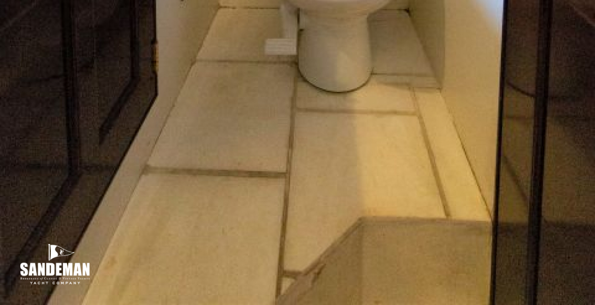 Corridor WC/ Shower