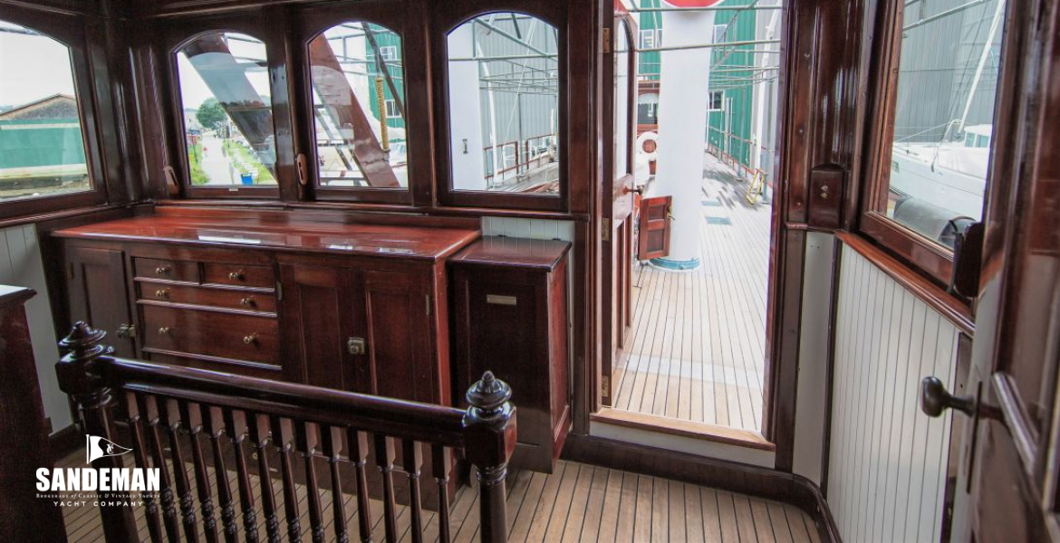 Fwd deckhouse view aft to exit