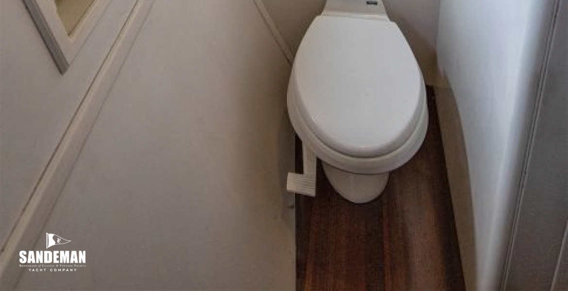 Crew WC